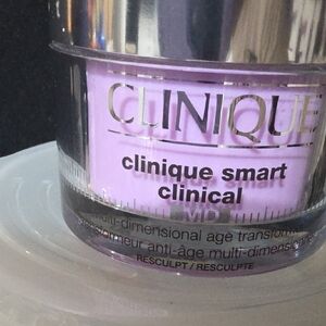 Clinique Smart Clinical in Lavender Jar